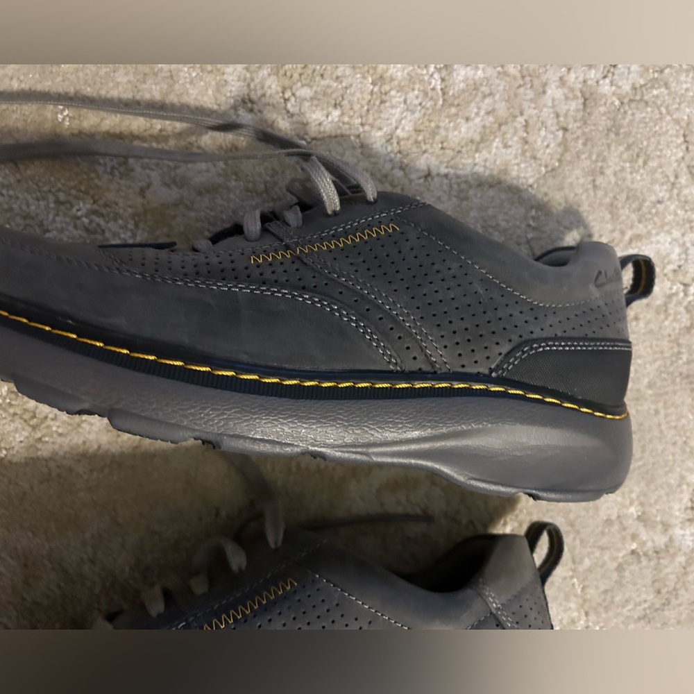 NWT. Men’s 8.5 gray tie up shoes. Clark’s. Never worn. $125.00 original cost - Picture 2 of 9